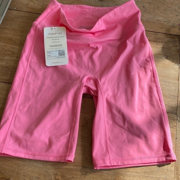 NEW! Fabletics Anywhere High Waisted short 9 inches nwt pink small - Picture 5 of 12